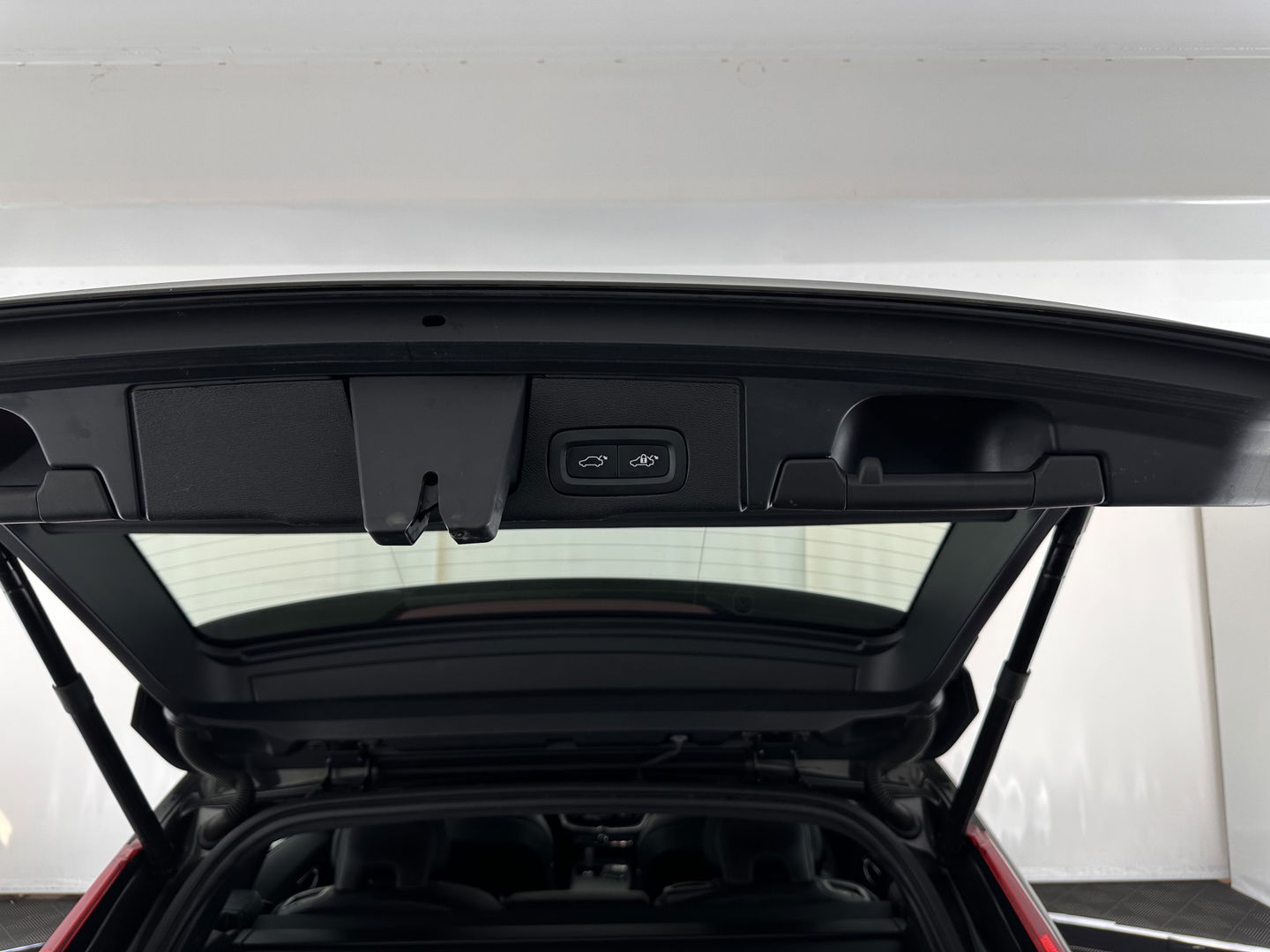 Volvo XC60 2.0 T6 AWD R-Design (Plug-In) (INCL-BTW) Aut. *PANO | LEATHER | FULL-LED | MEMORY-PACK | DIGI-COCKPIT | KEYLESS | CAMERA | BLINDSPOT | HEATED-SPORTSEATS | NAVI-FULLMAP | ECC | PDC | ADAPTIVE-CRUISE | MODEL 2022 | TOWBAR*