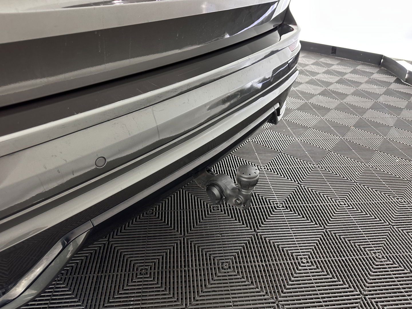 Volvo XC60 2.0 T6 AWD R-Design (Plug-In) (INCL-BTW) Aut. *PANO | LEATHER | FULL-LED | MEMORY-PACK | DIGI-COCKPIT | KEYLESS | CAMERA | BLINDSPOT | HEATED-SPORTSEATS | NAVI-FULLMAP | ECC | PDC | ADAPTIVE-CRUISE | MODEL 2022 | TOWBAR*