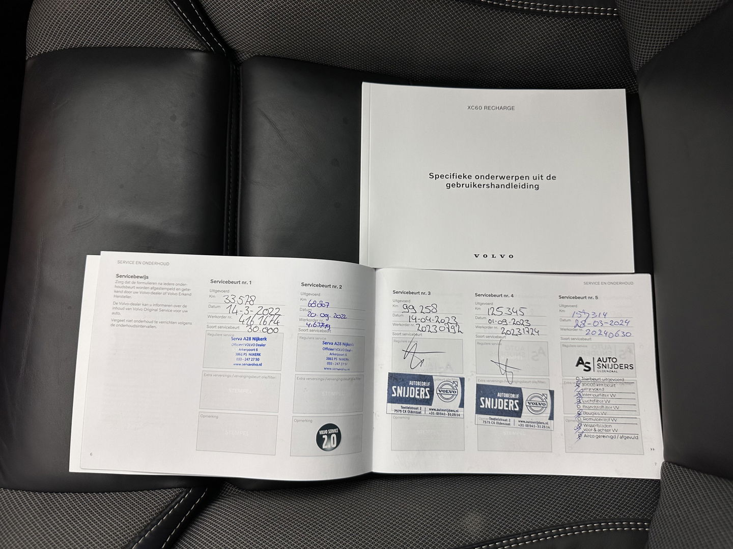 Volvo XC60 2.0 T6 AWD R-Design (Plug-In) (INCL-BTW) Aut. *PANO | LEATHER | FULL-LED | MEMORY-PACK | DIGI-COCKPIT | KEYLESS | CAMERA | BLINDSPOT | HEATED-SPORTSEATS | NAVI-FULLMAP | ECC | PDC | ADAPTIVE-CRUISE | MODEL 2022 | TOWBAR*