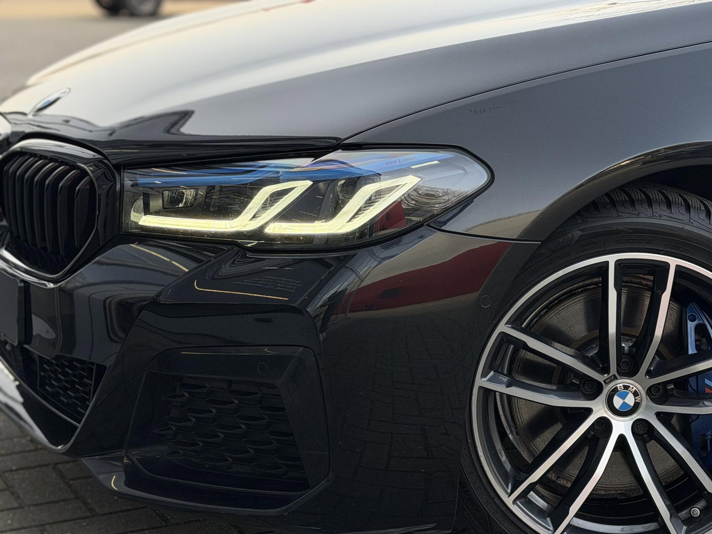 BMW 5 Serie Touring 530e xDrive High Ex. M-Sport |Pano|CoPilot|Integral Act. Steering HUD|Laser|