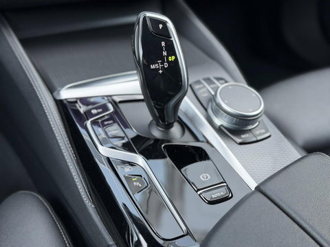 BMW 5 Serie Touring 530e xDrive High Ex. M-Sport |Pano|CoPilot|Integral Act. Steering HUD|Laser|