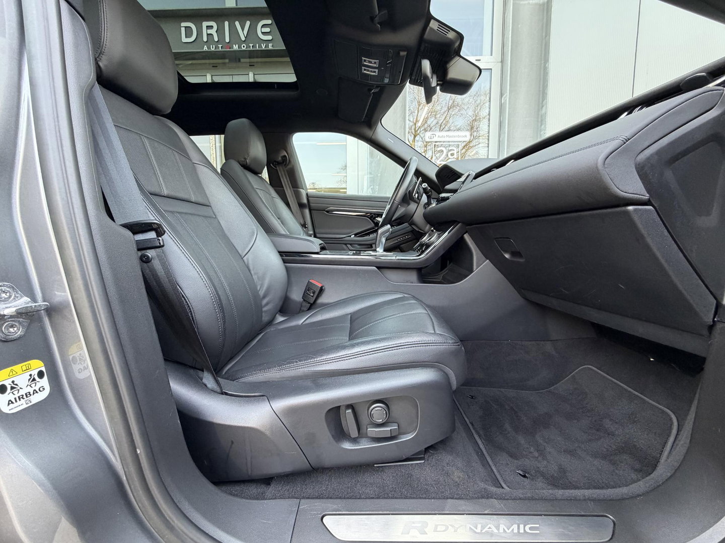 Land Rover Range Rover Evoque 1.5 P300e AWD R-Dynamic SE Black Style|Schuif/kanteldak|Meridian|Winterpakket|Trekhaak