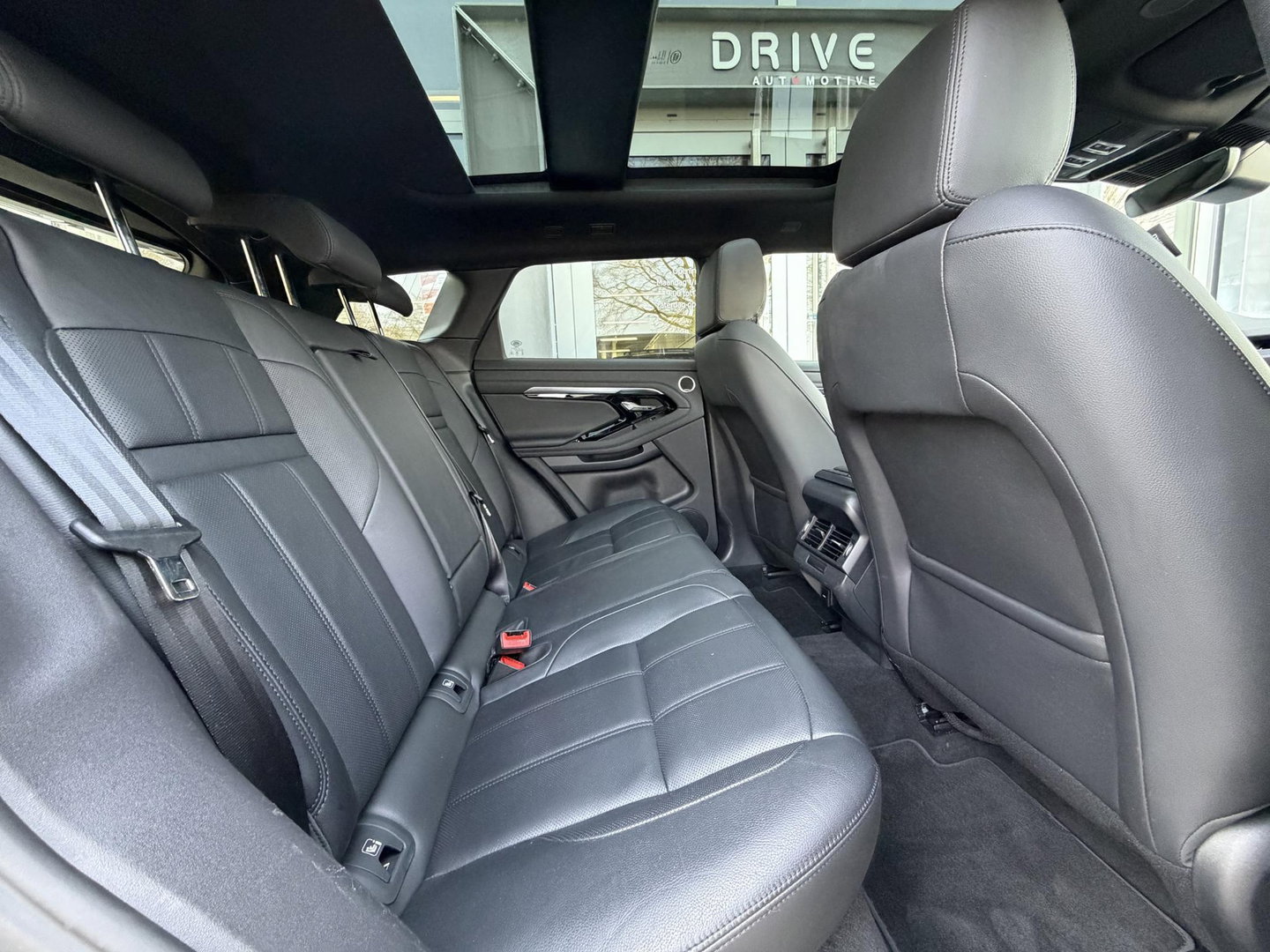 Land Rover Range Rover Evoque 1.5 P300e AWD R-Dynamic SE Black Style|Schuif/kanteldak|Meridian|Winterpakket|Trekhaak