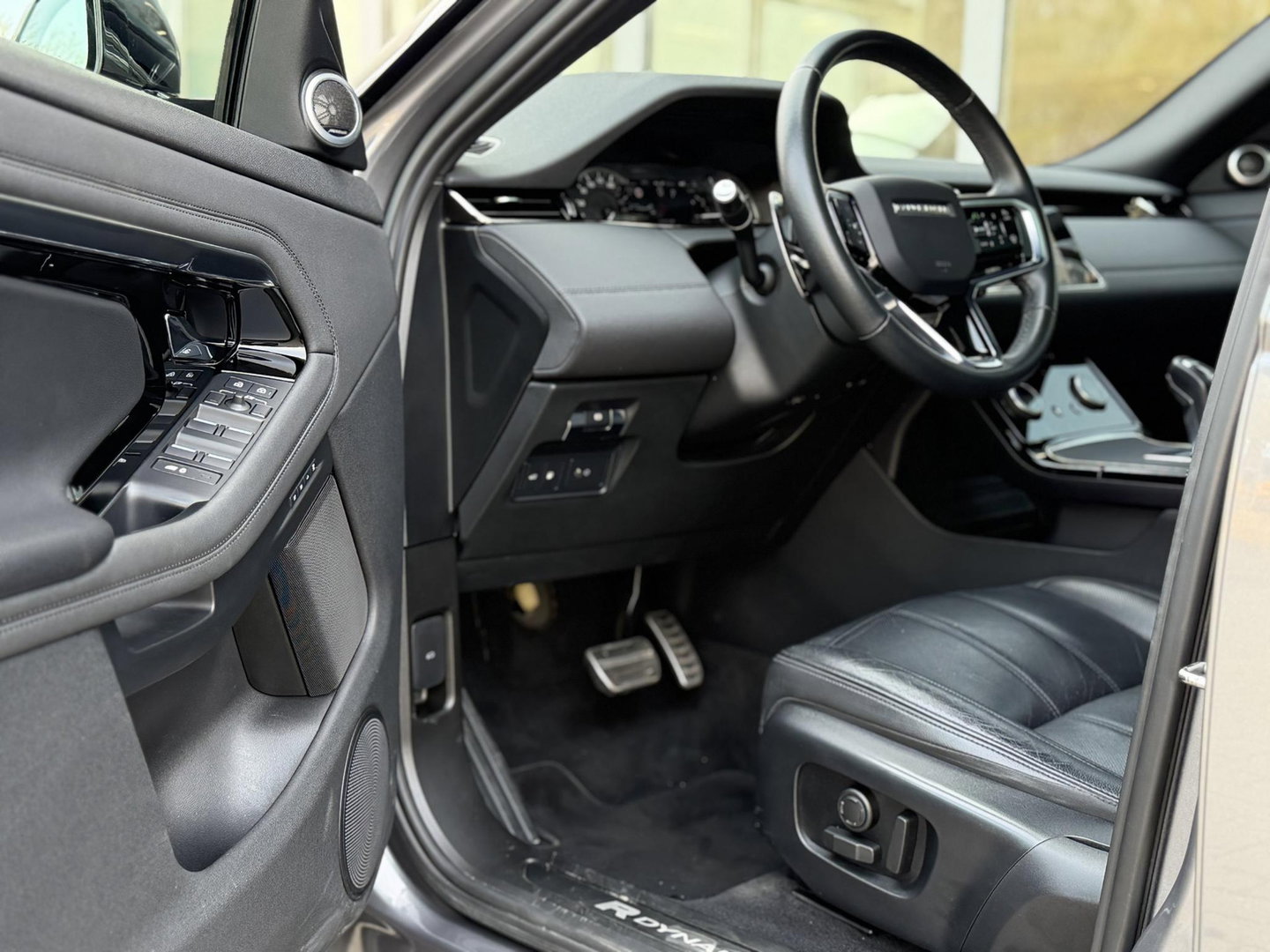 Land Rover Range Rover Evoque 1.5 P300e AWD R-Dynamic SE Black Style|Schuif/kanteldak|Meridian|Winterpakket|Trekhaak