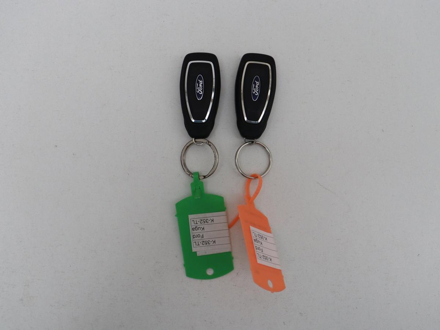 Ford Kuga 2.5 PHEV Vignale | Leder | Head-Up | Stoelverwarming | 360 Camera | Adaptive cruise | Carplay | Achterbankverwarming | 18'' | Navigatie | Full LED | B&O Sound | Park Assist | Keyless | Digital Cockpit | Plug In