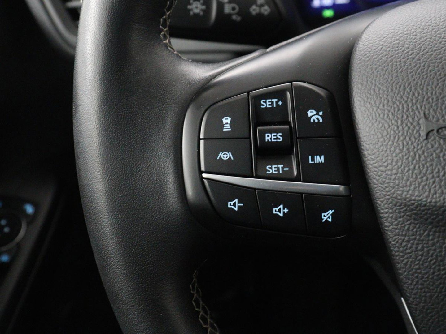 Ford Kuga 2.5 PHEV Vignale | Leder | Head-Up | Stoelverwarming | 360 Camera | Adaptive cruise | Carplay | Achterbankverwarming | 18'' | Navigatie | Full LED | B&O Sound | Park Assist | Keyless | Digital Cockpit | Plug In