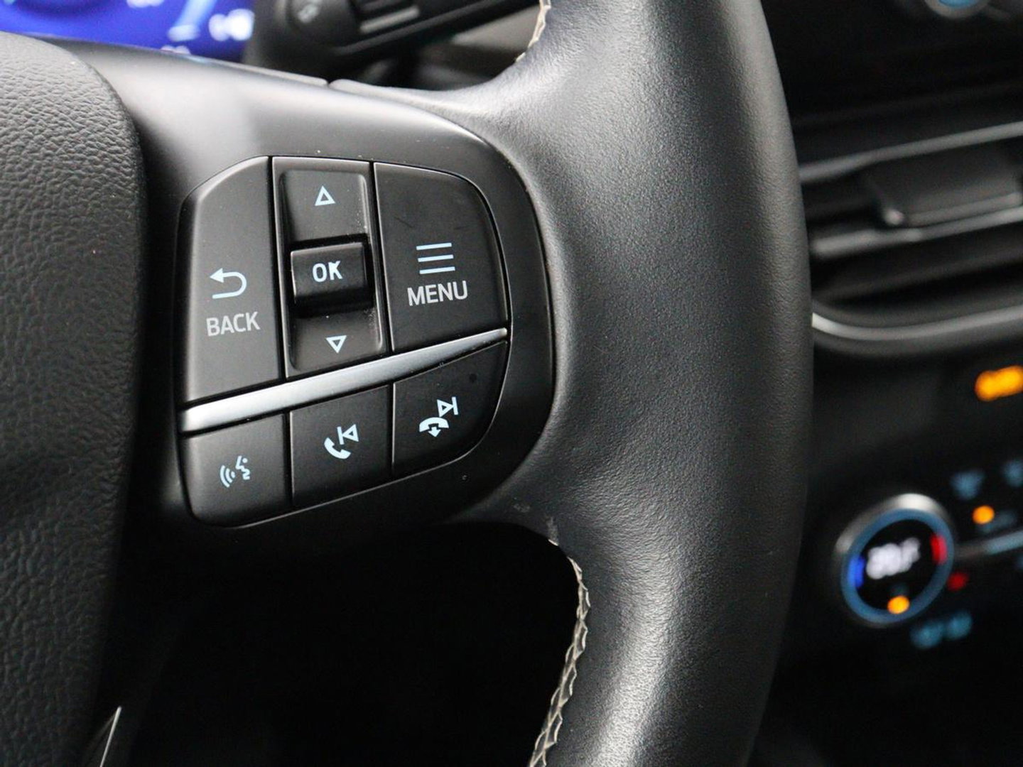 Ford Kuga 2.5 PHEV Vignale | Leder | Head-Up | Stoelverwarming | 360 Camera | Adaptive cruise | Carplay | Achterbankverwarming | 18'' | Navigatie | Full LED | B&O Sound | Park Assist | Keyless | Digital Cockpit | Plug In