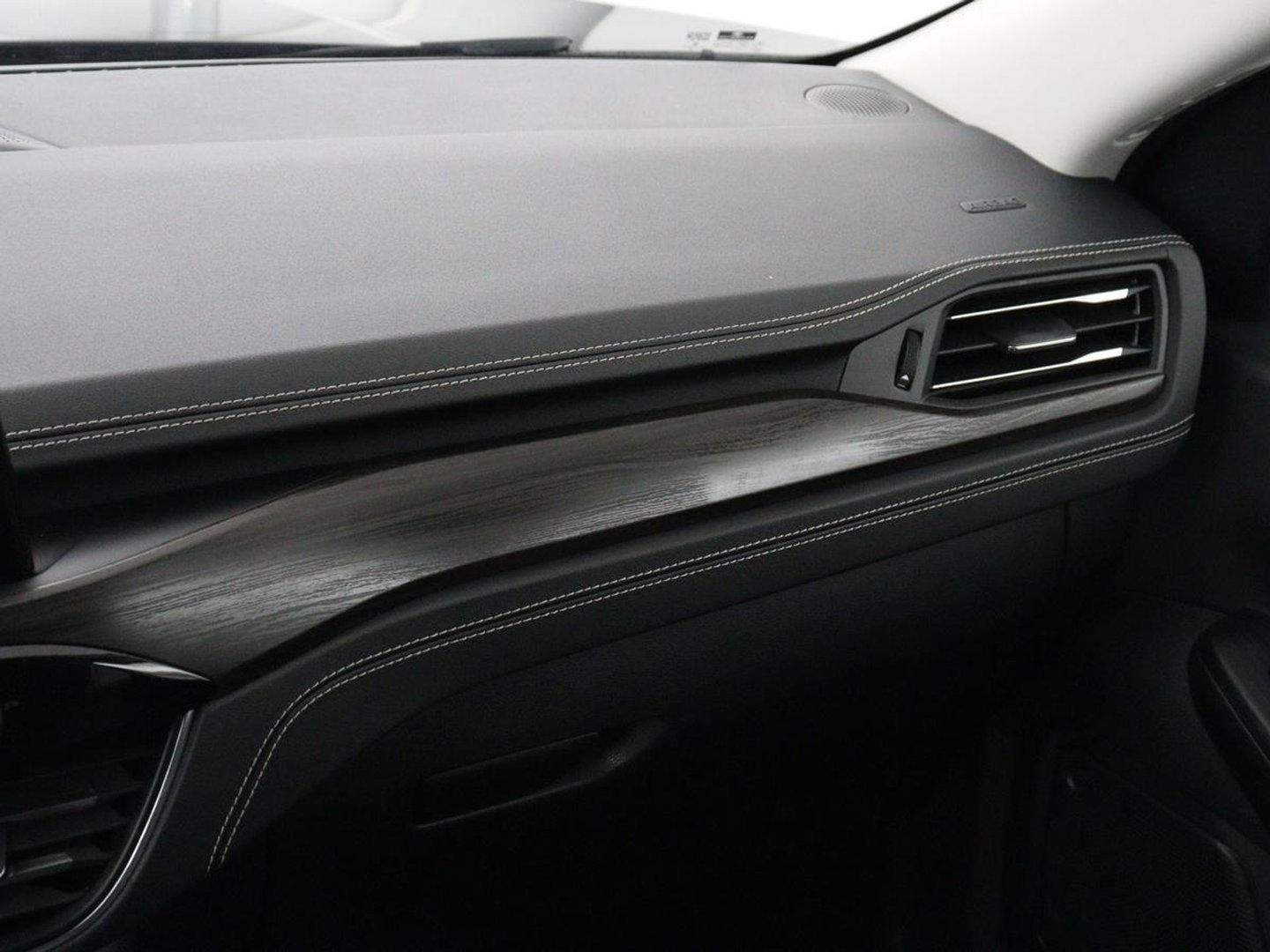 Ford Kuga 2.5 PHEV Vignale | Leder | Head-Up | Stoelverwarming | 360 Camera | Adaptive cruise | Carplay | Achterbankverwarming | 18'' | Navigatie | Full LED | B&O Sound | Park Assist | Keyless | Digital Cockpit | Plug In