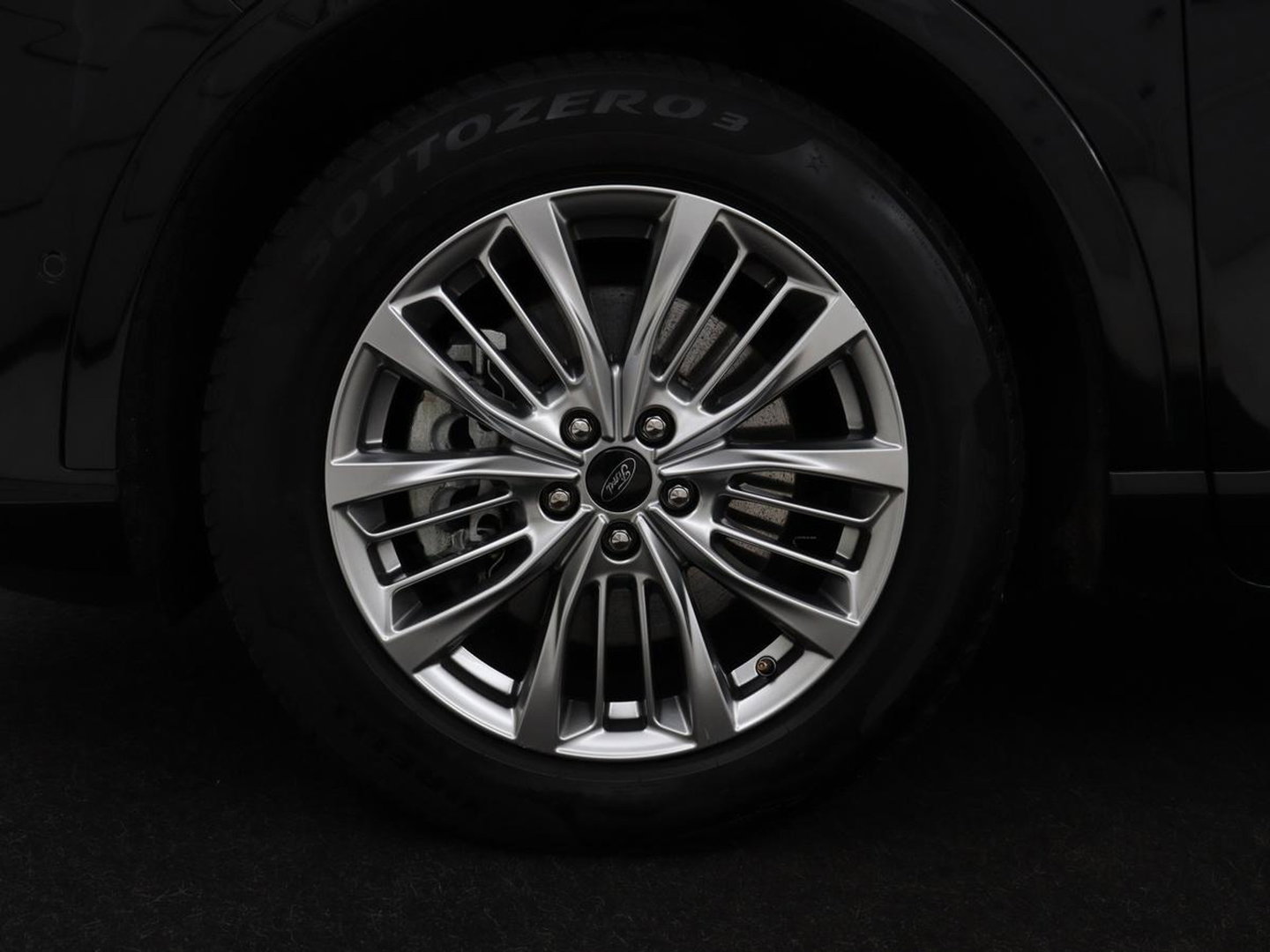 Ford Kuga 2.5 PHEV Vignale | Leder | Head-Up | Stoelverwarming | 360 Camera | Adaptive cruise | Carplay | Achterbankverwarming | 18'' | Navigatie | Full LED | B&O Sound | Park Assist | Keyless | Digital Cockpit | Plug In