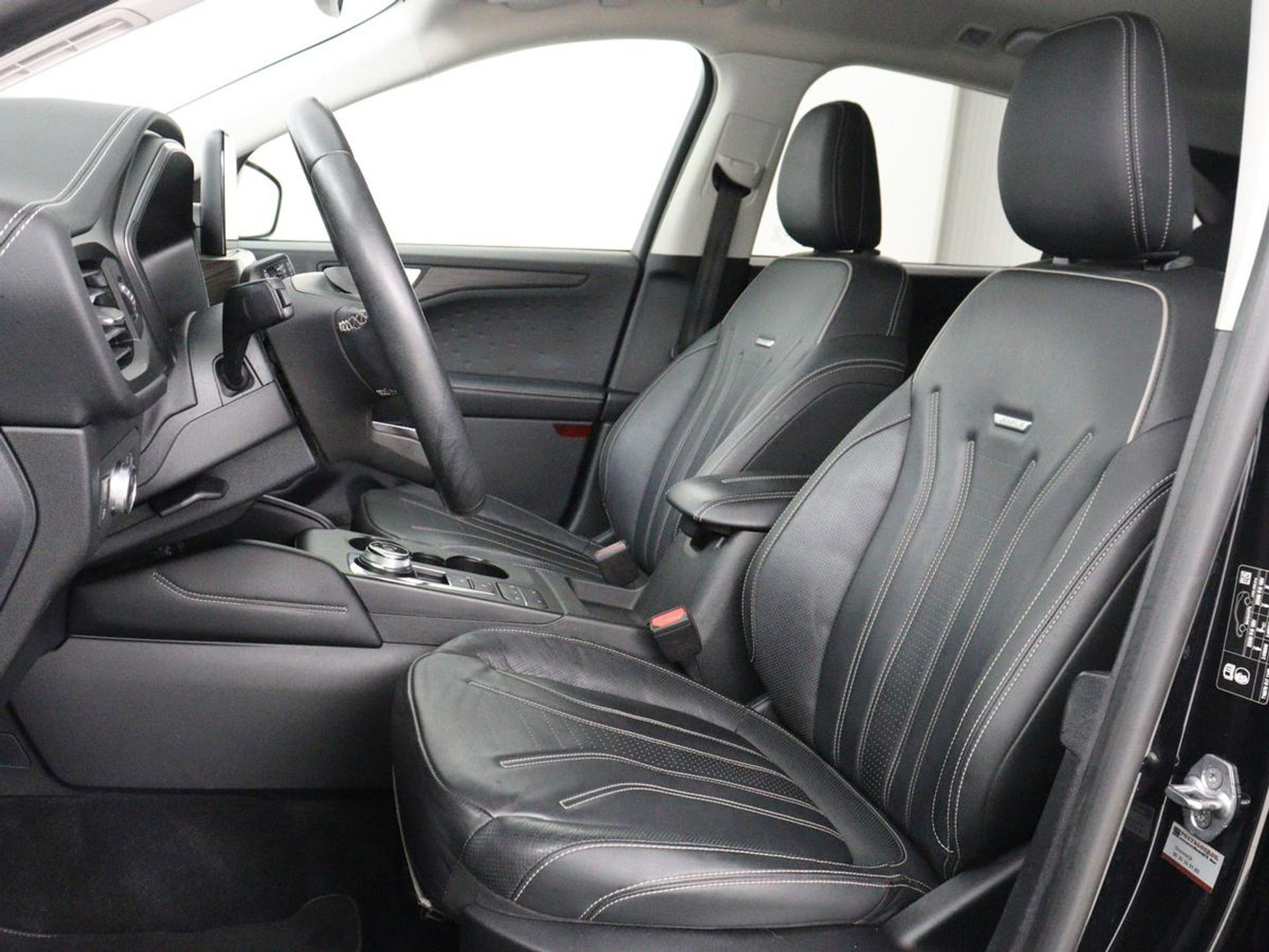 Ford Kuga 2.5 PHEV Vignale | Leder | Head-Up | Stoelverwarming | 360 Camera | Adaptive cruise | Carplay | Achterbankverwarming | 18'' | Navigatie | Full LED | B&O Sound | Park Assist | Keyless | Digital Cockpit | Plug In