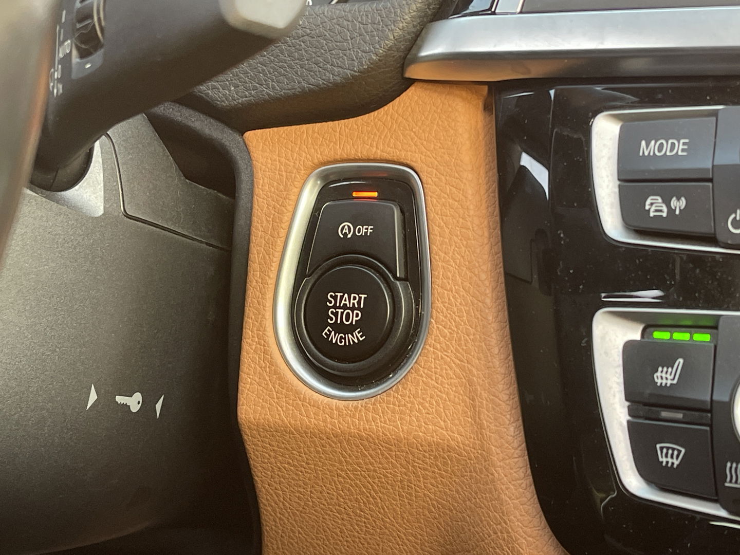 BMW 3-serie 320i Edition Luxury Line Purity Executive | Origineel Nederlands | Panoramadak | Cruise Control | Keyless | Parkeersensoren | Stoelverwarming | Stuurverwarming | Navigatie | Bluetooth