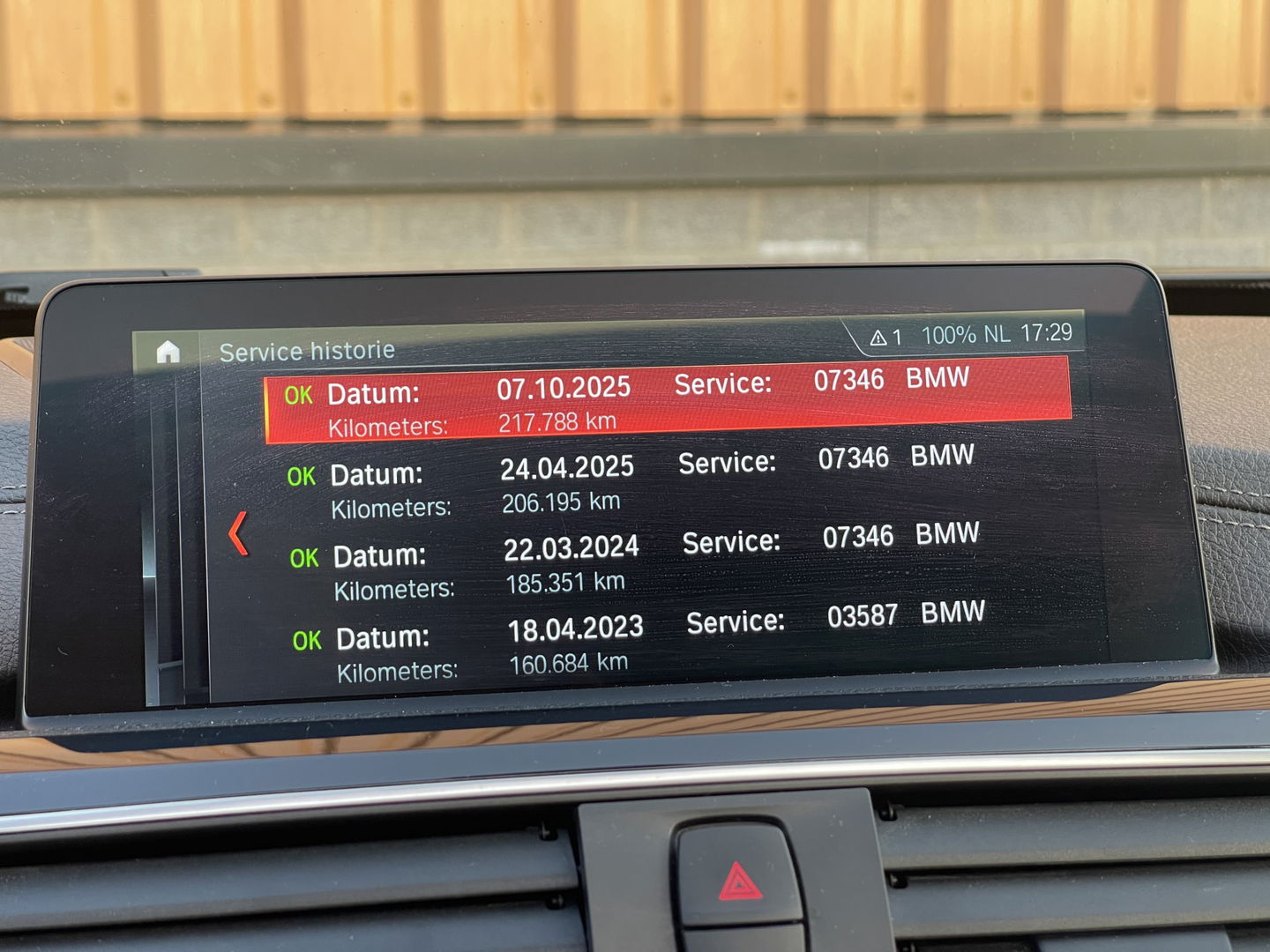 BMW 3-serie 320i Edition Luxury Line Purity Executive | Origineel Nederlands | Panoramadak | Cruise Control | Keyless | Parkeersensoren | Stoelverwarming | Stuurverwarming | Navigatie | Bluetooth