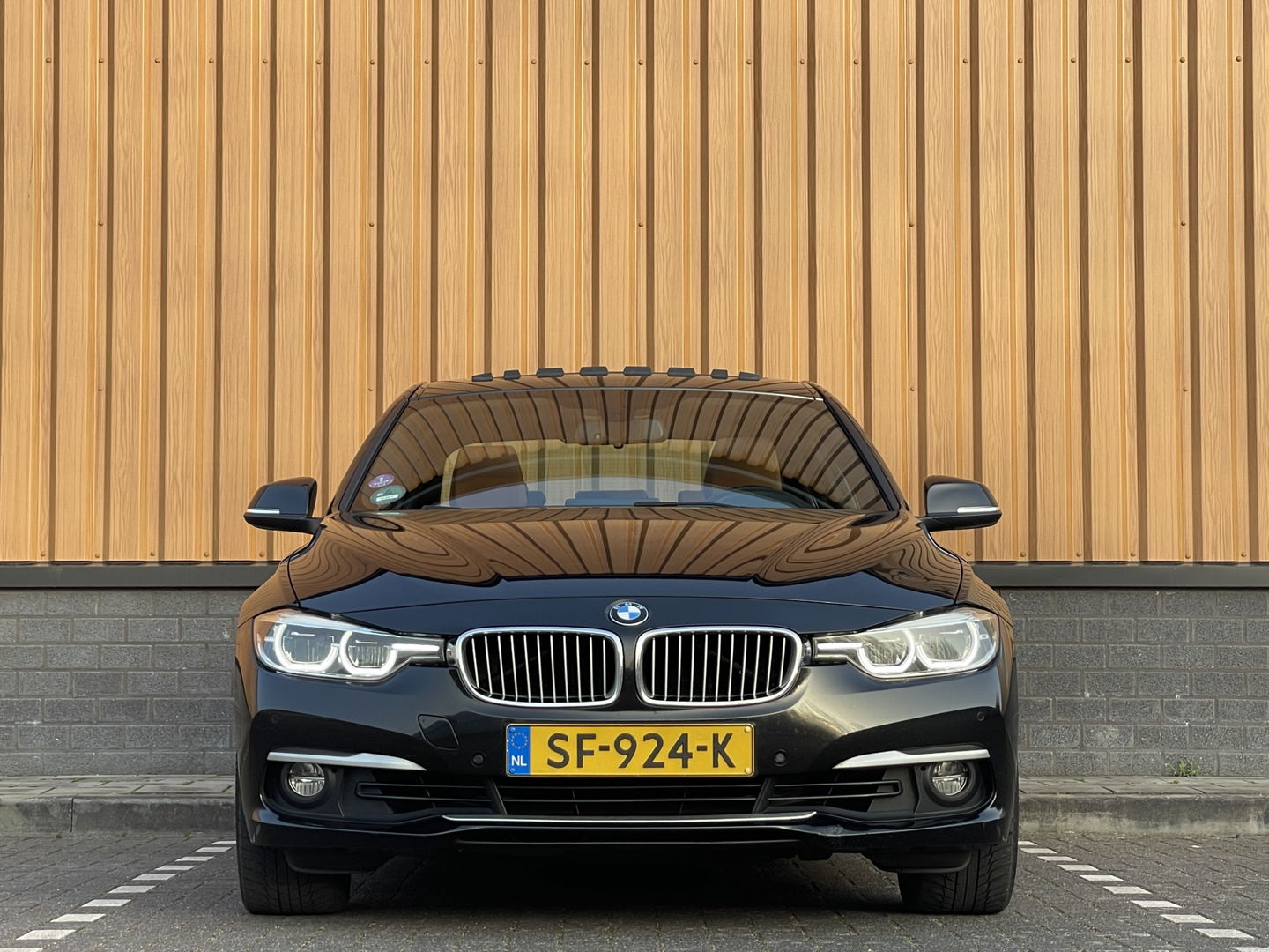 BMW 3-serie 320i Edition Luxury Line Purity Executive | Origineel Nederlands | Panoramadak | Cruise Control | Keyless | Parkeersensoren | Stoelverwarming | Stuurverwarming | Navigatie | Bluetooth