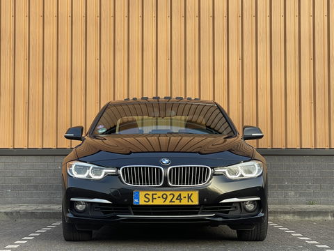 BMW 3-serie 320i Edition Luxury Line Purity Executive | Origineel Nederlands | Panoramadak | Cruise Control | Keyless | Parkeersensoren | Stoelverwarming | Stuurverwarming | Navigatie | Bluetooth