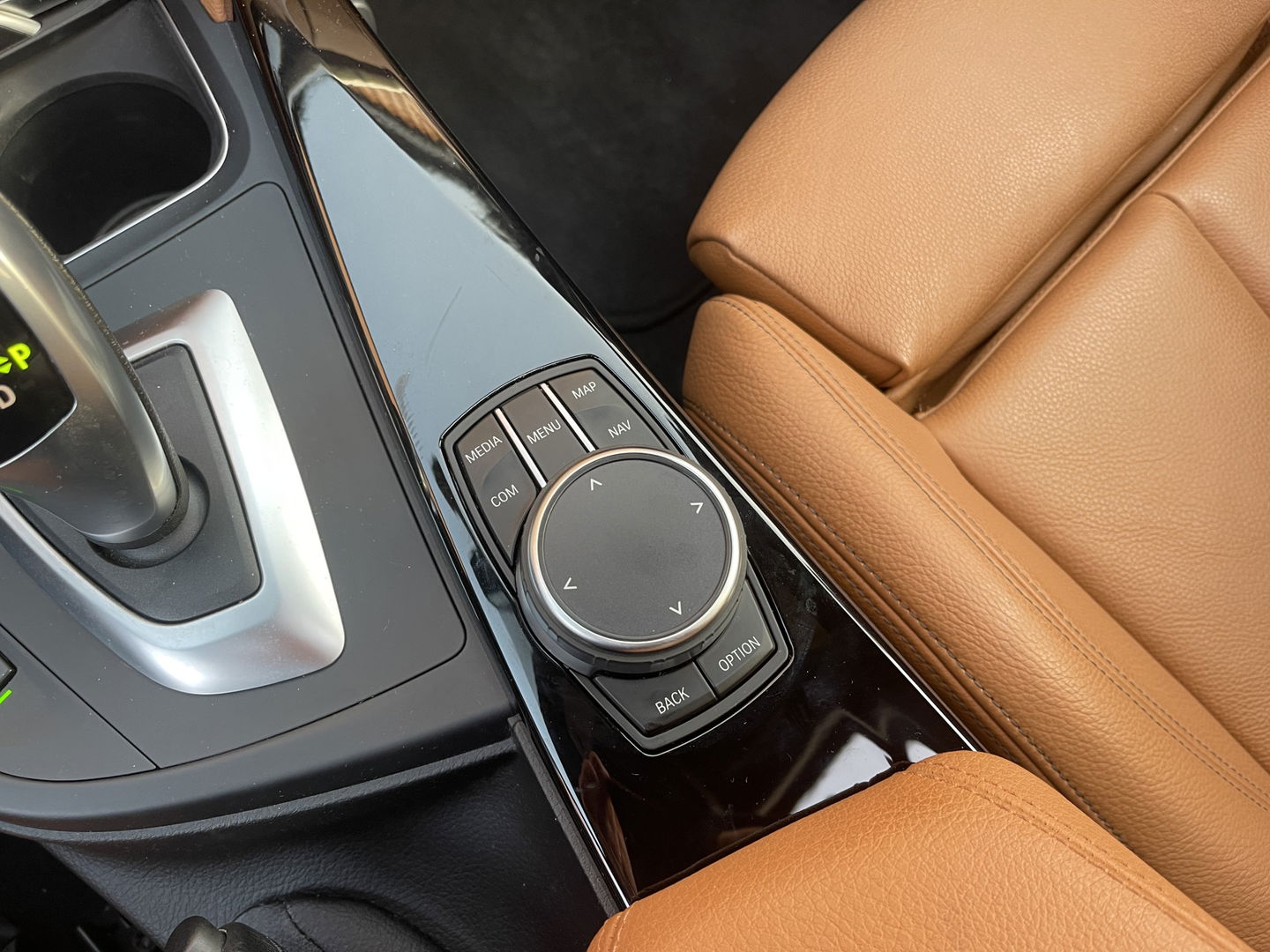 BMW 3-serie 320i Edition Luxury Line Purity Executive | Origineel Nederlands | Panoramadak | Cruise Control | Keyless | Parkeersensoren | Stoelverwarming | Stuurverwarming | Navigatie | Bluetooth