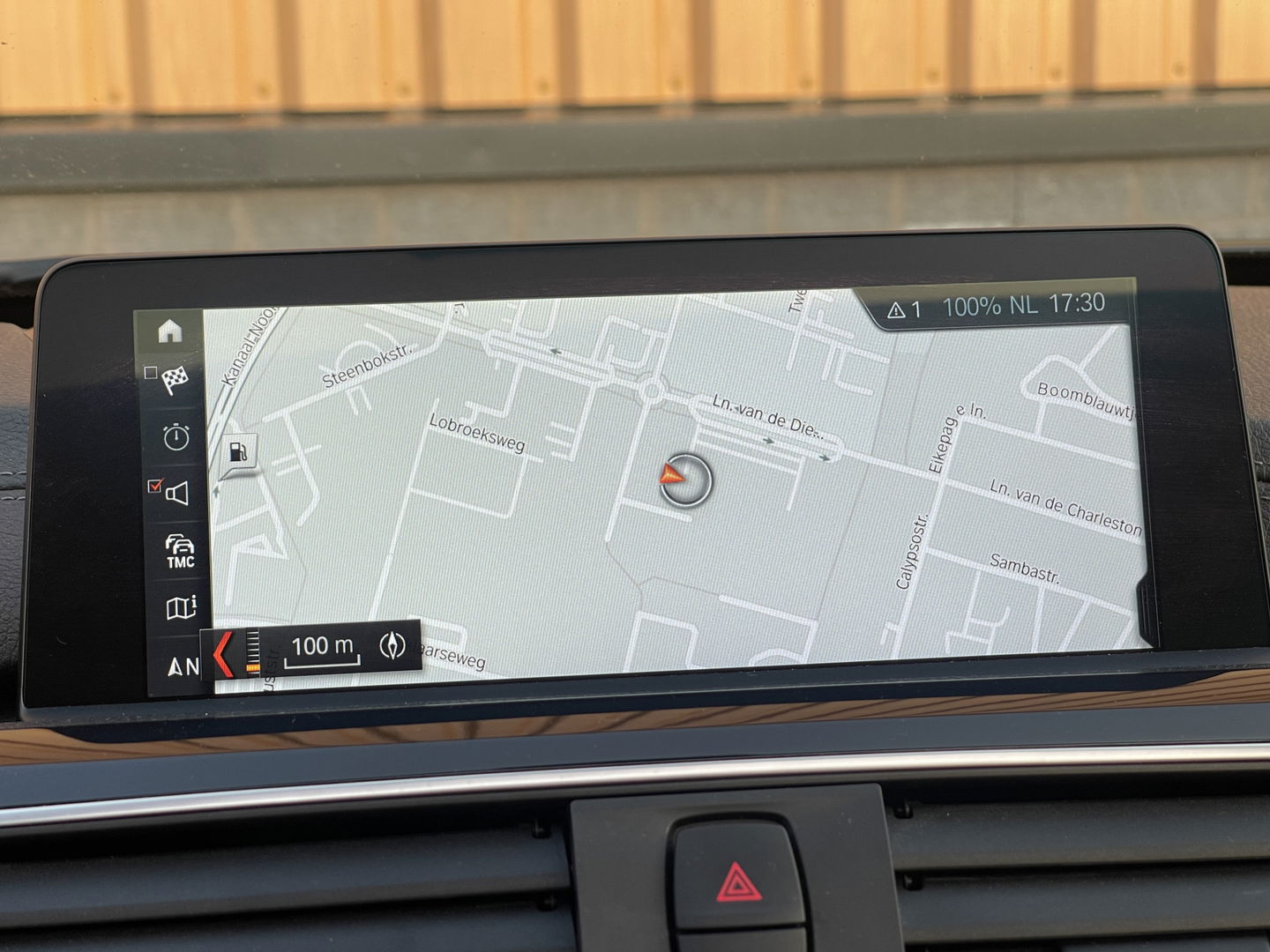 BMW 3-serie 320i Edition Luxury Line Purity Executive | Origineel Nederlands | Panoramadak | Cruise Control | Keyless | Parkeersensoren | Stoelverwarming | Stuurverwarming | Navigatie | Bluetooth