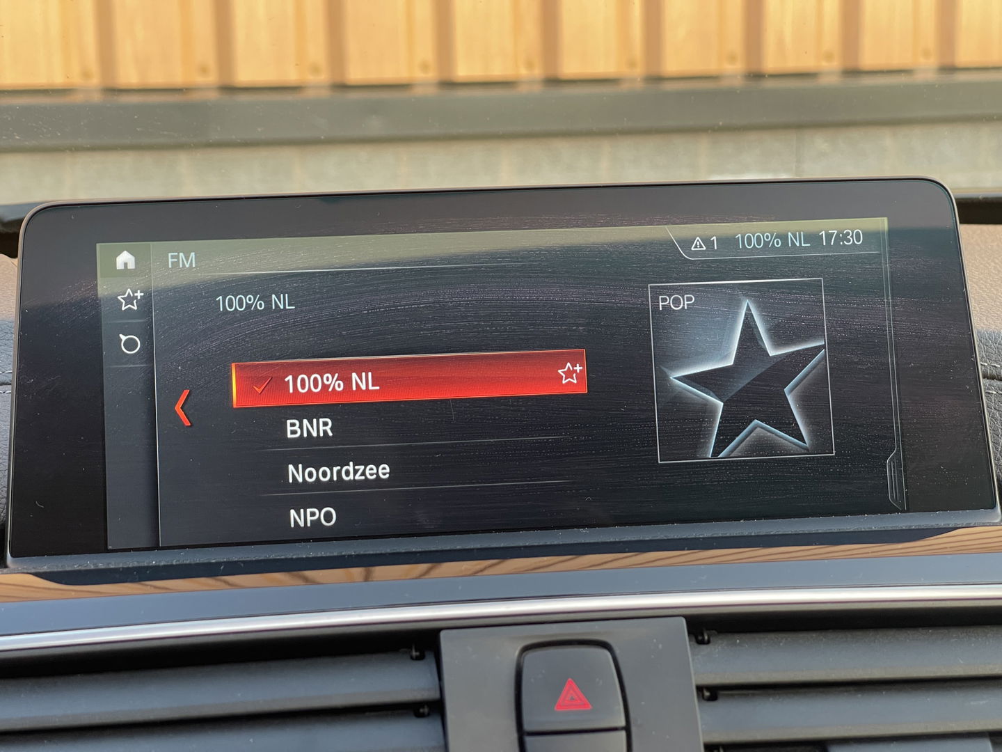 BMW 3-serie 320i Edition Luxury Line Purity Executive | Origineel Nederlands | Panoramadak | Cruise Control | Keyless | Parkeersensoren | Stoelverwarming | Stuurverwarming | Navigatie | Bluetooth