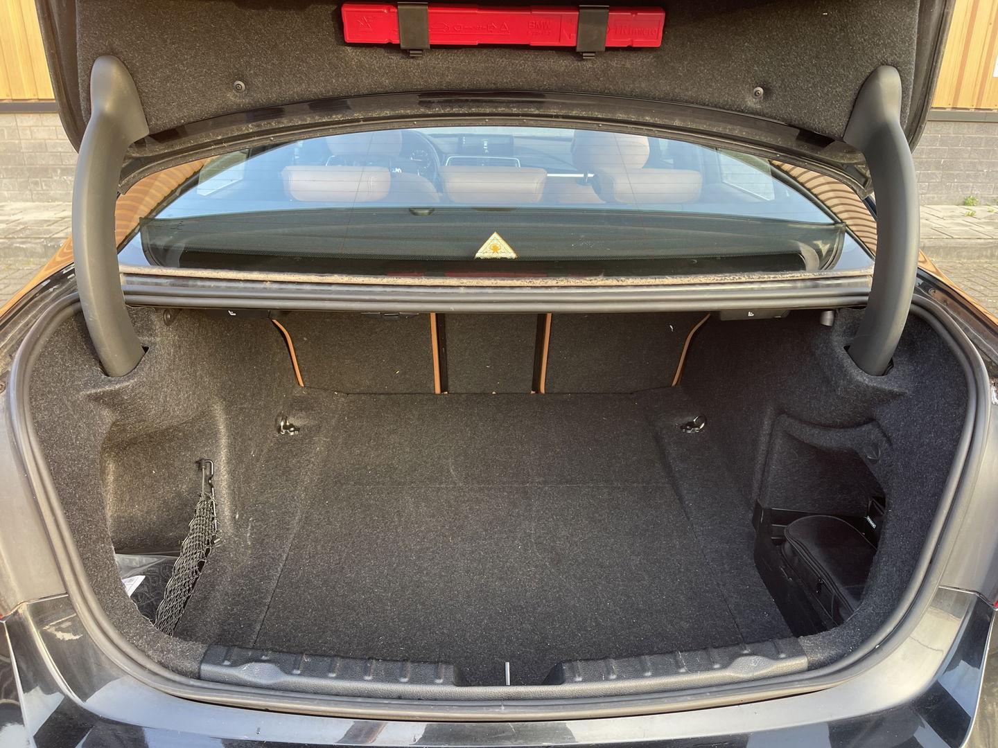 BMW 3-serie 320i Edition Luxury Line Purity Executive | Origineel Nederlands | Panoramadak | Cruise Control | Keyless | Parkeersensoren | Stoelverwarming | Stuurverwarming | Navigatie | Bluetooth