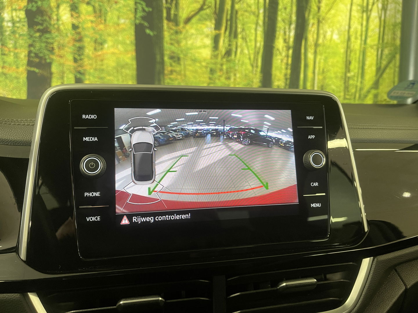 Volkswagen T-Roc Cabrio 1.5 TSI R-Line | Apple Carplay | Android Auto | Stuurverwarming | Stoelverwarming | Camera | Adaptieve Cruise Control | Lane Assist | Dodehoeksensor | DAB |