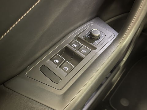 Volkswagen T-Roc Cabrio 1.5 TSI R-Line | Apple Carplay | Android Auto | Stuurverwarming | Stoelverwarming | Camera | Adaptieve Cruise Control | Lane Assist | Dodehoeksensor | DAB |