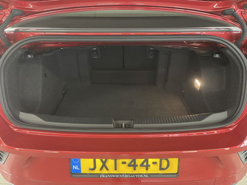 Volkswagen T-Roc Cabrio 1.5 TSI R-Line | Apple Carplay | Android Auto | Stuurverwarming | Stoelverwarming | Camera | Adaptieve Cruise Control | Lane Assist | Dodehoeksensor | DAB |