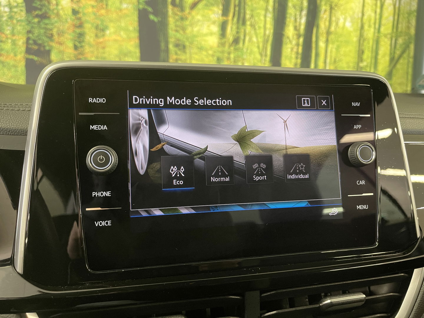 Volkswagen T-Roc Cabrio 1.5 TSI R-Line | Apple Carplay | Android Auto | Stuurverwarming | Stoelverwarming | Camera | Adaptieve Cruise Control | Lane Assist | Dodehoeksensor | DAB |