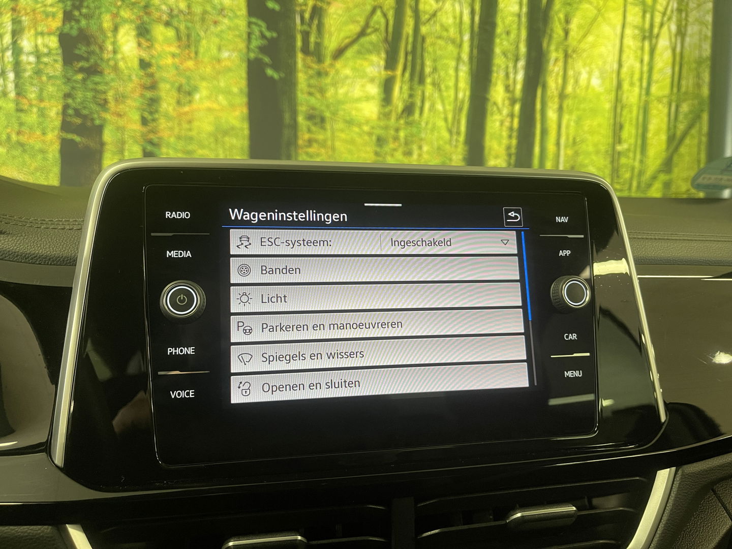 Volkswagen T-Roc Cabrio 1.5 TSI R-Line | Apple Carplay | Android Auto | Stuurverwarming | Stoelverwarming | Camera | Adaptieve Cruise Control | Lane Assist | Dodehoeksensor | DAB |