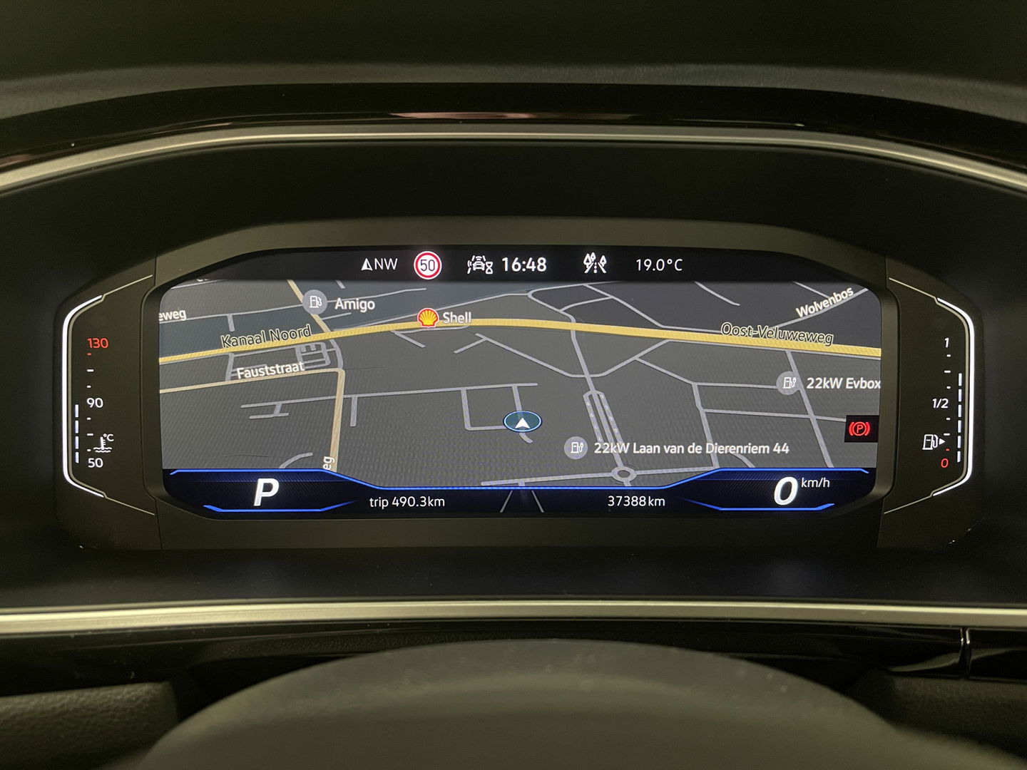 Volkswagen T-Roc Cabrio 1.5 TSI R-Line | Apple Carplay | Android Auto | Stuurverwarming | Stoelverwarming | Camera | Adaptieve Cruise Control | Lane Assist | Dodehoeksensor | DAB |