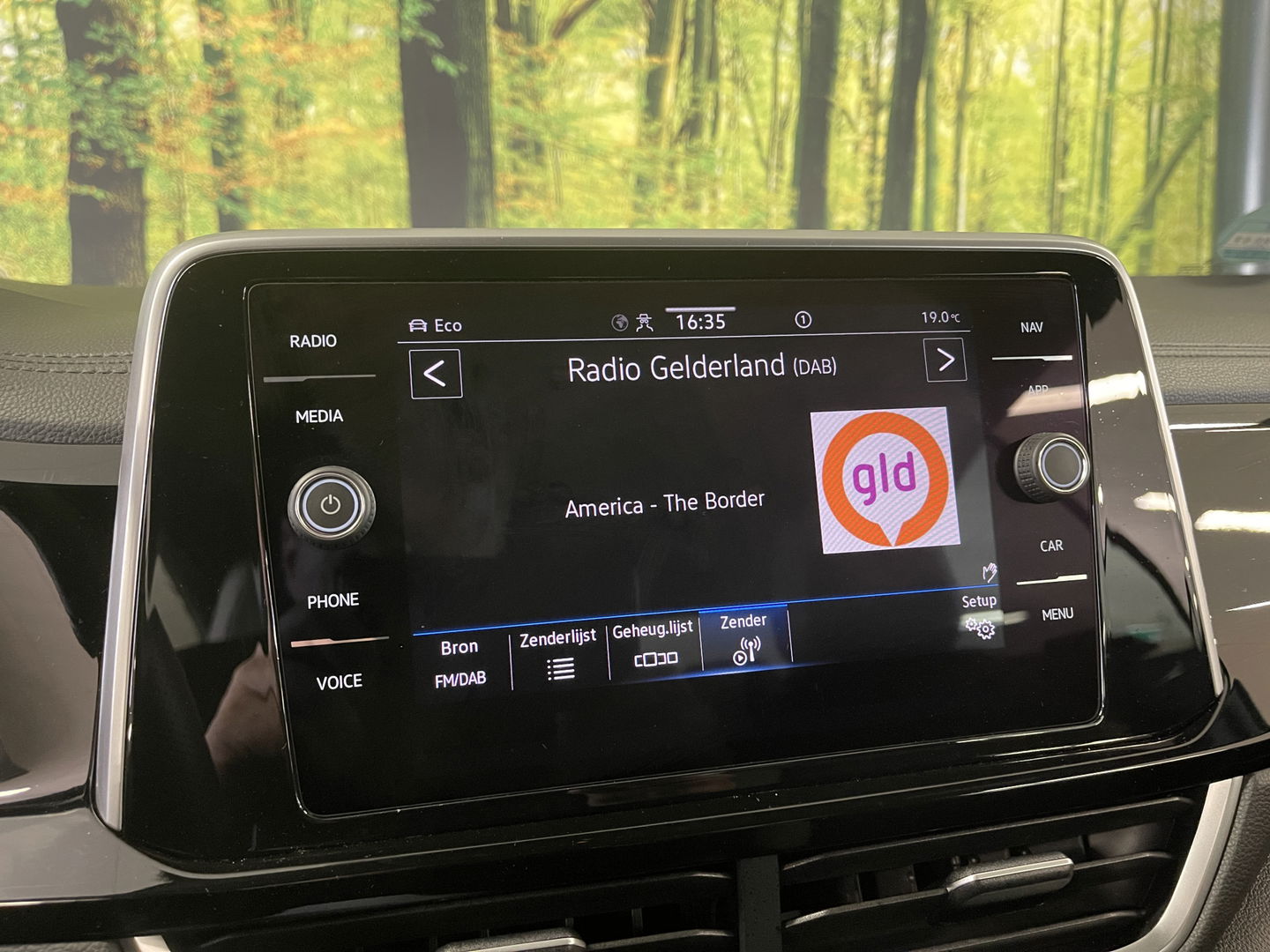 Volkswagen T-Roc Cabrio 1.5 TSI R-Line | Apple Carplay | Android Auto | Stuurverwarming | Stoelverwarming | Camera | Adaptieve Cruise Control | Lane Assist | Dodehoeksensor | DAB |