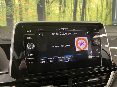 Volkswagen T-Roc Cabrio 1.5 TSI R-Line | Apple Carplay | Android Auto | Stuurverwarming | Stoelverwarming | Camera | Adaptieve Cruise Control | Lane Assist | Dodehoeksensor | DAB |