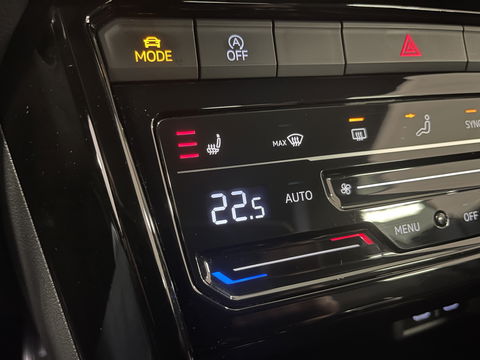 Volkswagen T-Roc Cabrio 1.5 TSI R-Line | Apple Carplay | Android Auto | Stuurverwarming | Stoelverwarming | Camera | Adaptieve Cruise Control | Lane Assist | Dodehoeksensor | DAB |