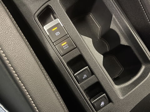 Volkswagen T-Roc Cabrio 1.5 TSI R-Line | Apple Carplay | Android Auto | Stuurverwarming | Stoelverwarming | Camera | Adaptieve Cruise Control | Lane Assist | Dodehoeksensor | DAB |