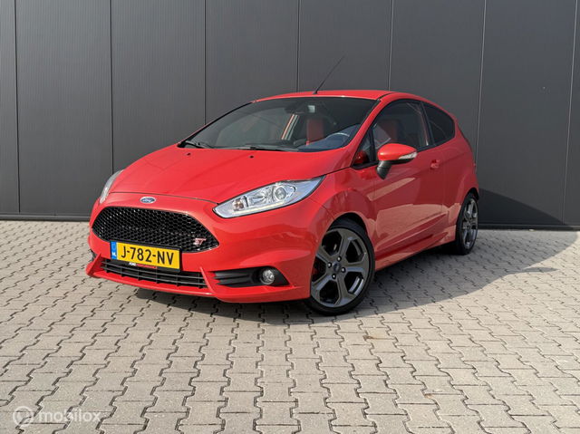 Ford Fiesta - 1.6 ST2/Recaro/Cruise/Camera/Led/sony/183pk! 1.6 ST2