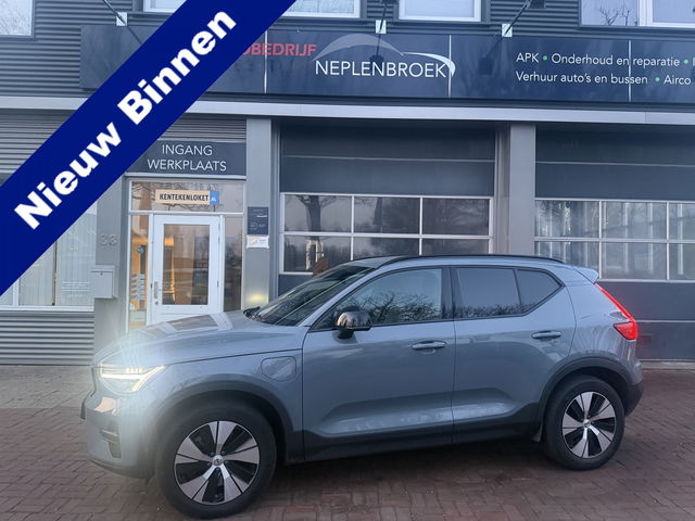 Volvo XC40 - 1.5 T4 Plug-in hybrid Plus Dark Dark Bj 2022 Trekhaak Km 56.000 | Facelift | Leder | 18" LMV