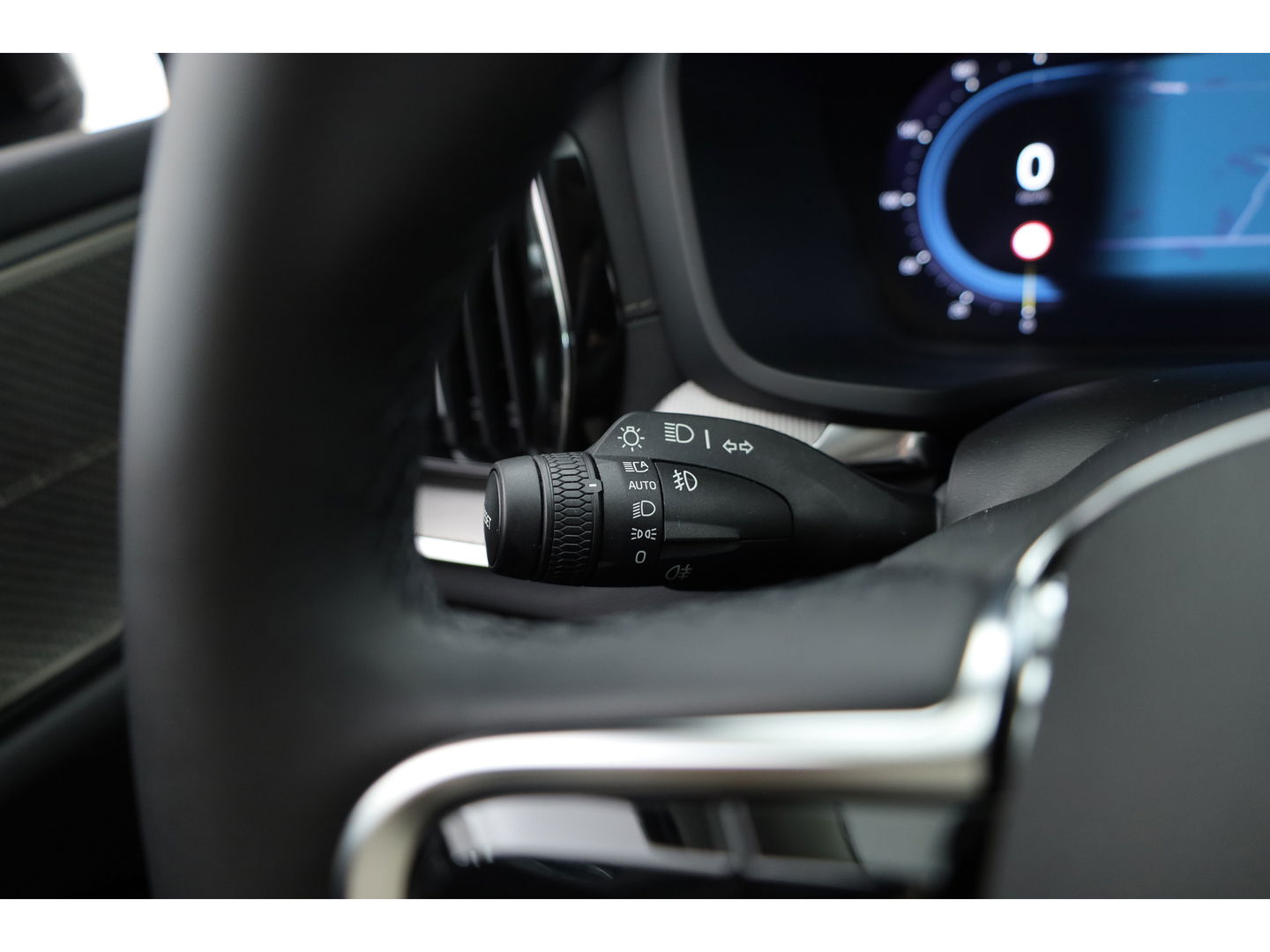Volvo V60 2.0 T6 Plug-in hybrid AWD Ultra Dark | Pano-dak | Head-up | 360 camera | Leer | Stoel + stuurverw. | Gelamineerd glas |