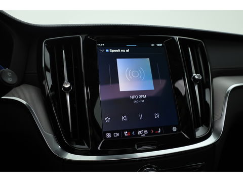 Volvo V60 2.0 T6 Plug-in hybrid AWD Ultra Dark | Pano-dak | Head-up | 360 camera | Leer | Stoel + stuurverw. | Gelamineerd glas |