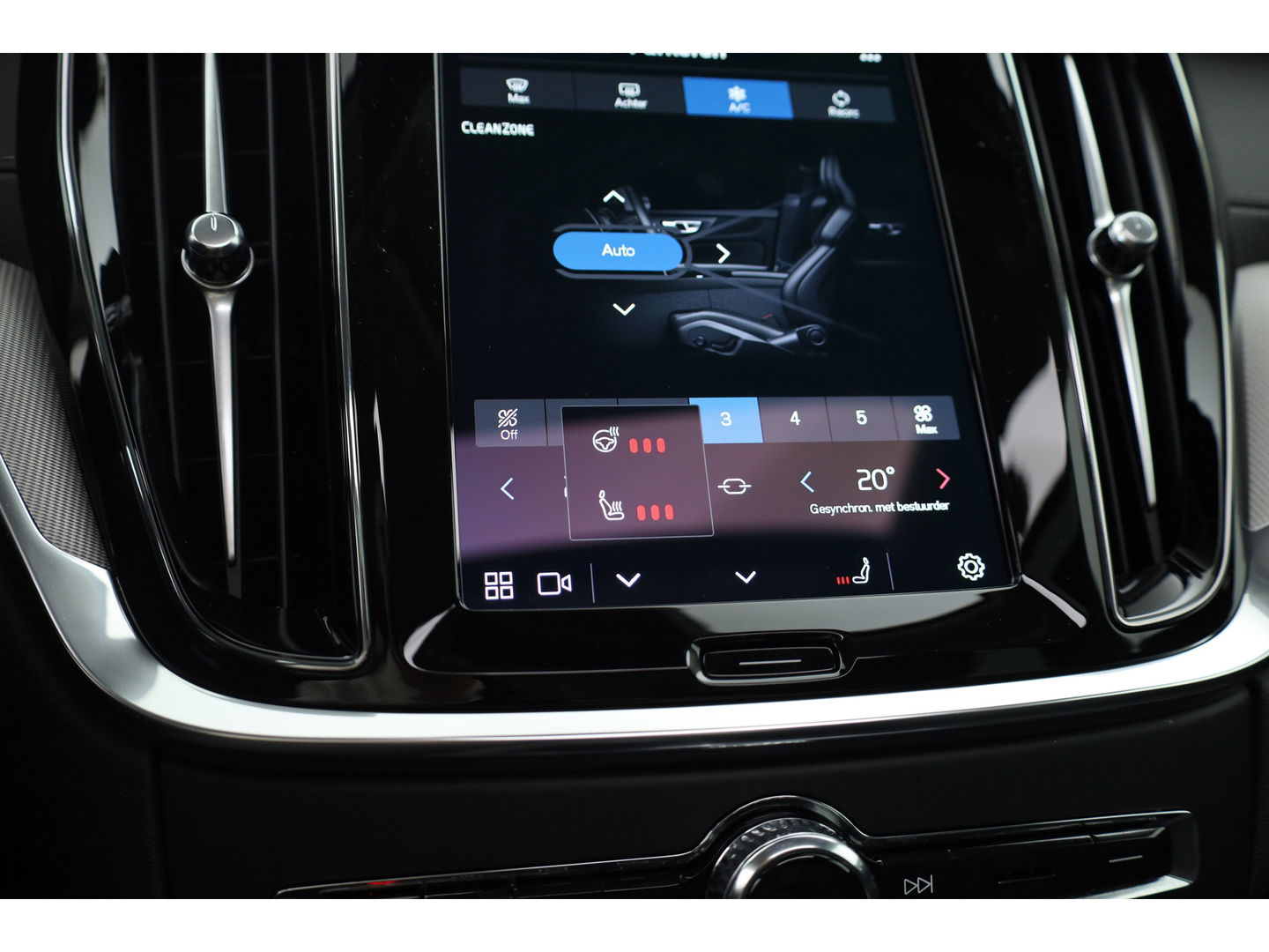 Volvo V60 2.0 T6 Plug-in hybrid AWD Ultra Dark | Pano-dak | Head-up | 360 camera | Leer | Stoel + stuurverw. | Gelamineerd glas |