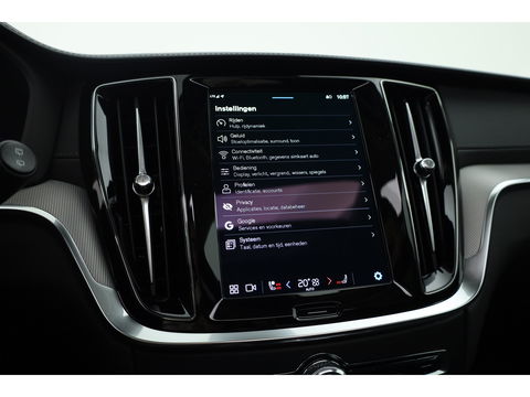 Volvo V60 2.0 T6 Plug-in hybrid AWD Ultra Dark | Pano-dak | Head-up | 360 camera | Leer | Stoel + stuurverw. | Gelamineerd glas |