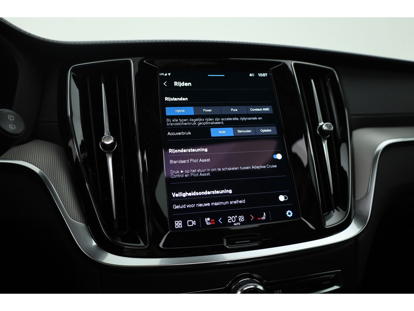 Volvo V60 2.0 T6 Plug-in hybrid AWD Ultra Dark | Pano-dak | Head-up | 360 camera | Leer | Stoel + stuurverw. | Gelamineerd glas |