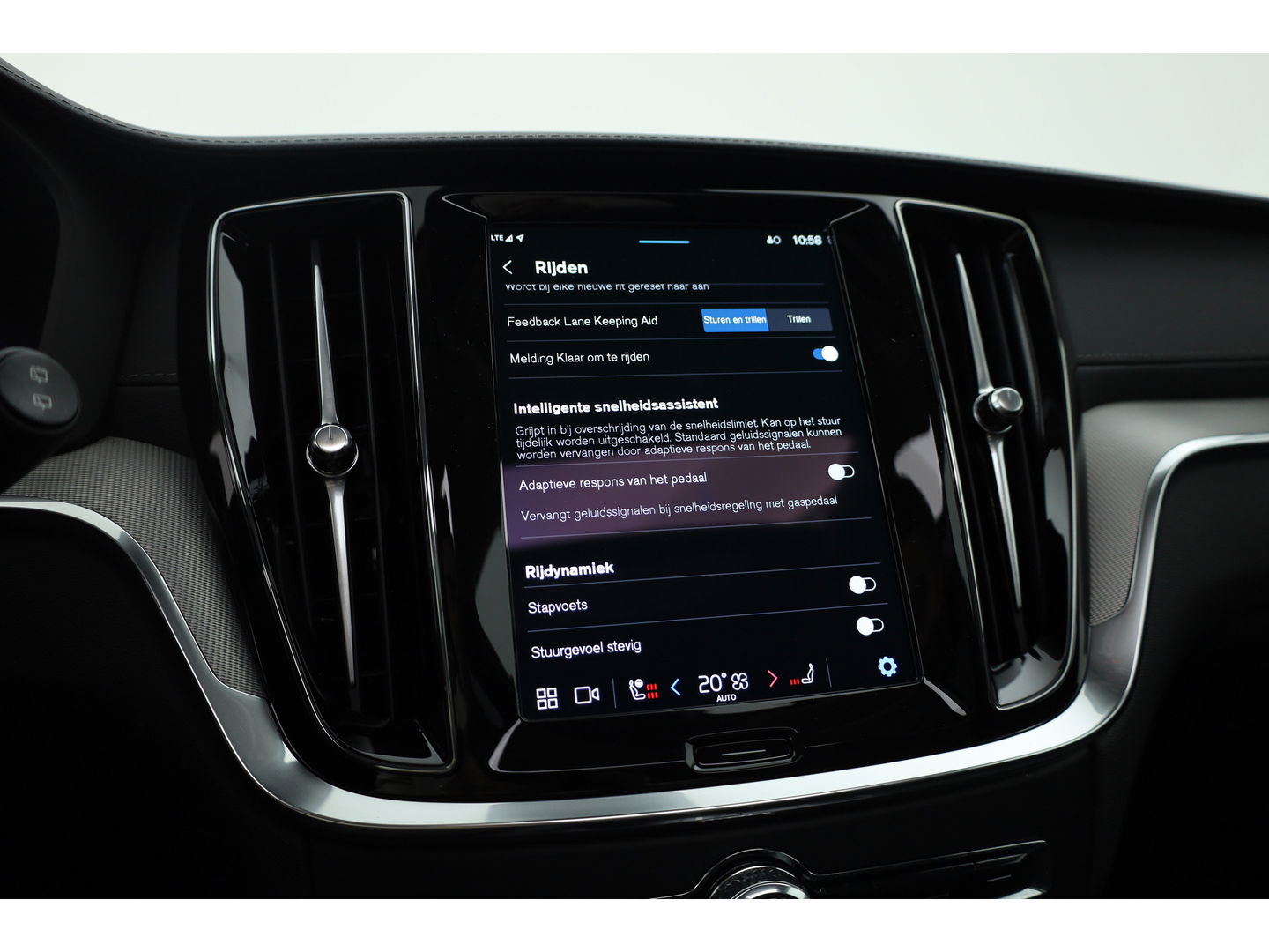 Volvo V60 2.0 T6 Plug-in hybrid AWD Ultra Dark | Pano-dak | Head-up | 360 camera | Leer | Stoel + stuurverw. | Gelamineerd glas |