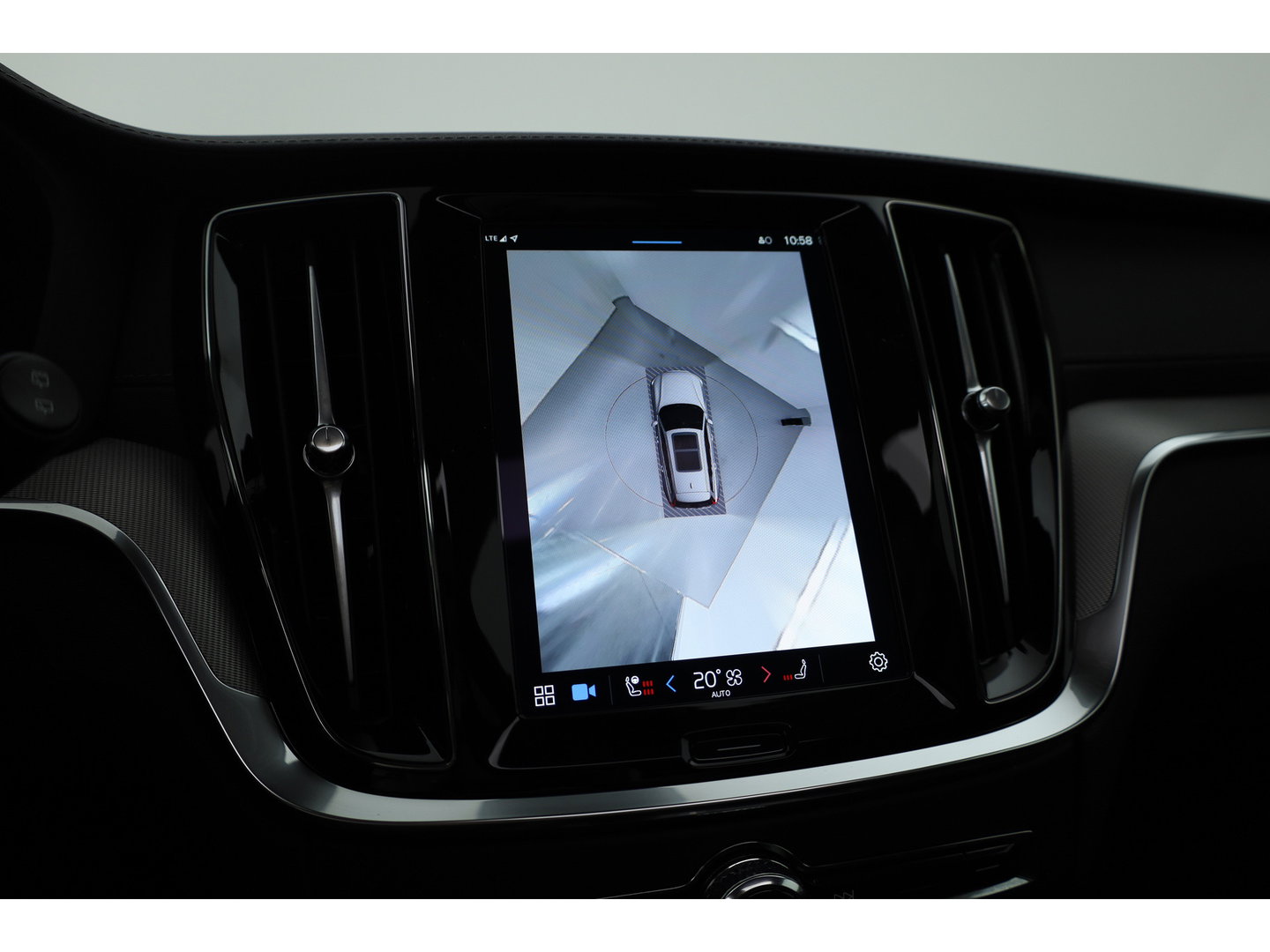 Volvo V60 2.0 T6 Plug-in hybrid AWD Ultra Dark | Pano-dak | Head-up | 360 camera | Leer | Stoel + stuurverw. | Gelamineerd glas |