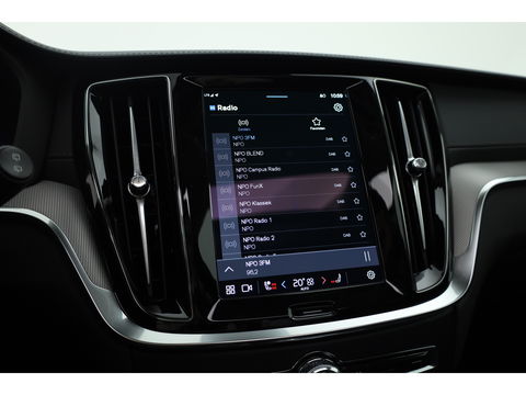 Volvo V60 2.0 T6 Plug-in hybrid AWD Ultra Dark | Pano-dak | Head-up | 360 camera | Leer | Stoel + stuurverw. | Gelamineerd glas |