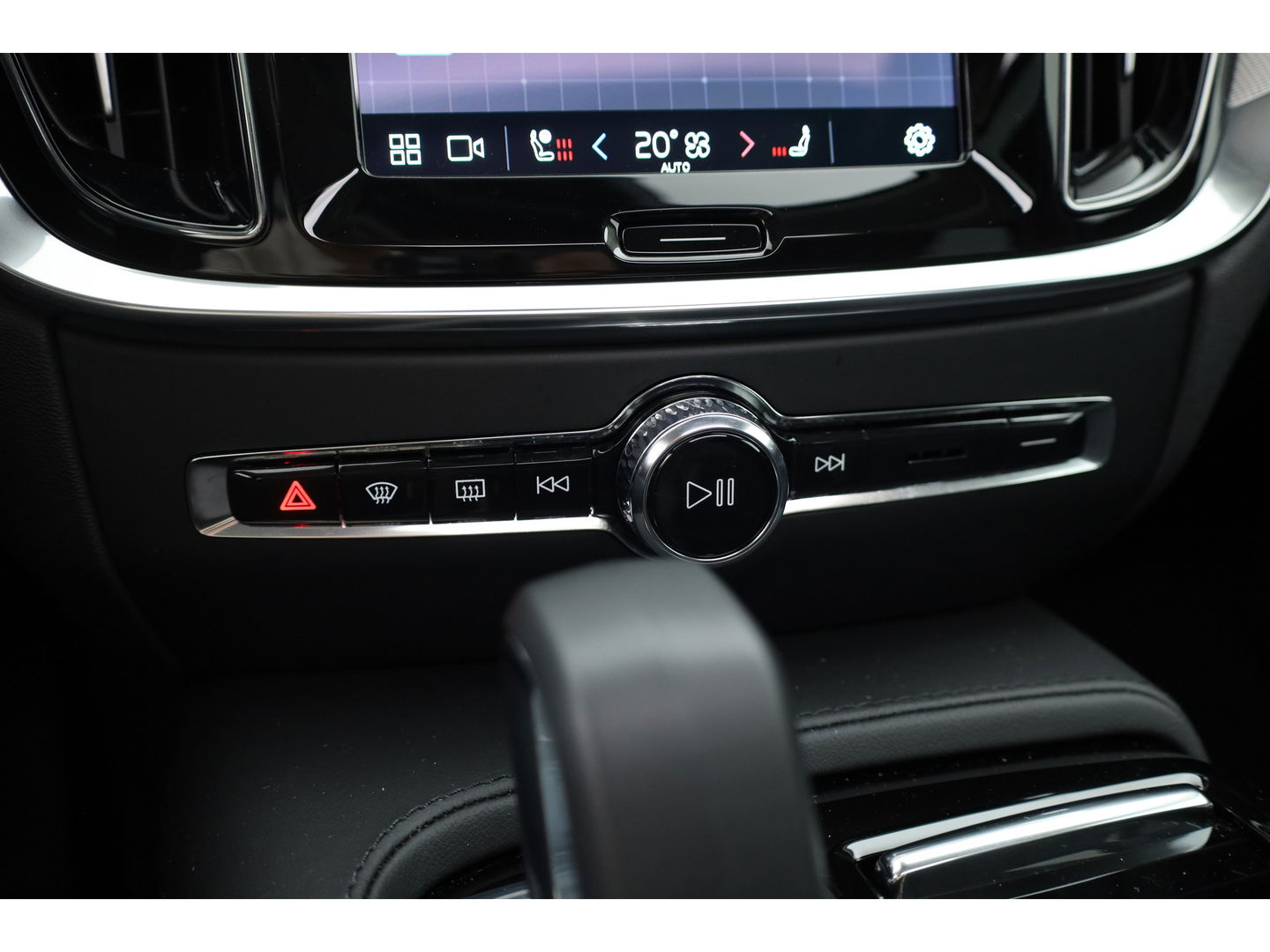 Volvo V60 2.0 T6 Plug-in hybrid AWD Ultra Dark | Pano-dak | Head-up | 360 camera | Leer | Stoel + stuurverw. | Gelamineerd glas |