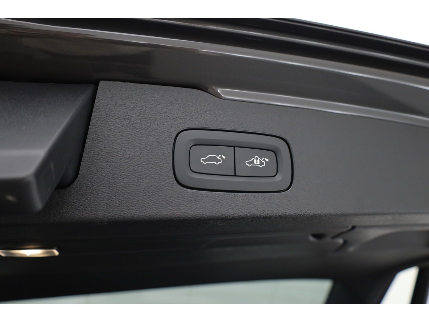 Volvo V60 2.0 T6 Plug-in hybrid AWD Ultra Dark | Pano-dak | Head-up | 360 camera | Leer | Stoel + stuurverw. | Gelamineerd glas |