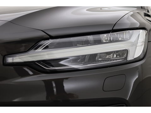 Volvo V60 2.0 T6 Plug-in hybrid AWD Ultra Dark | Pano-dak | Head-up | 360 camera | Leer | Stoel + stuurverw. | Gelamineerd glas |