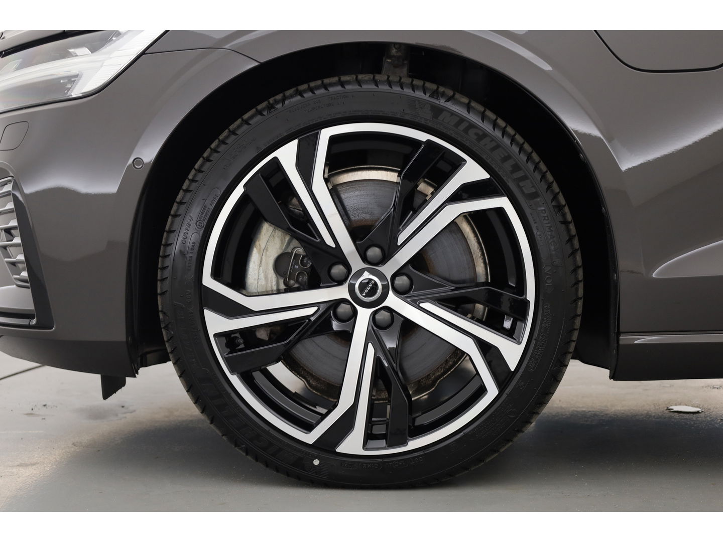 Volvo V60 2.0 T6 Plug-in hybrid AWD Ultra Dark | Pano-dak | Head-up | 360 camera | Leer | Stoel + stuurverw. | Gelamineerd glas |