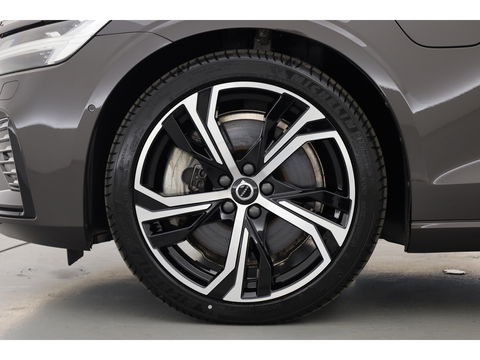 Volvo V60 2.0 T6 Plug-in hybrid AWD Ultra Dark | Pano-dak | Head-up | 360 camera | Leer | Stoel + stuurverw. | Gelamineerd glas |