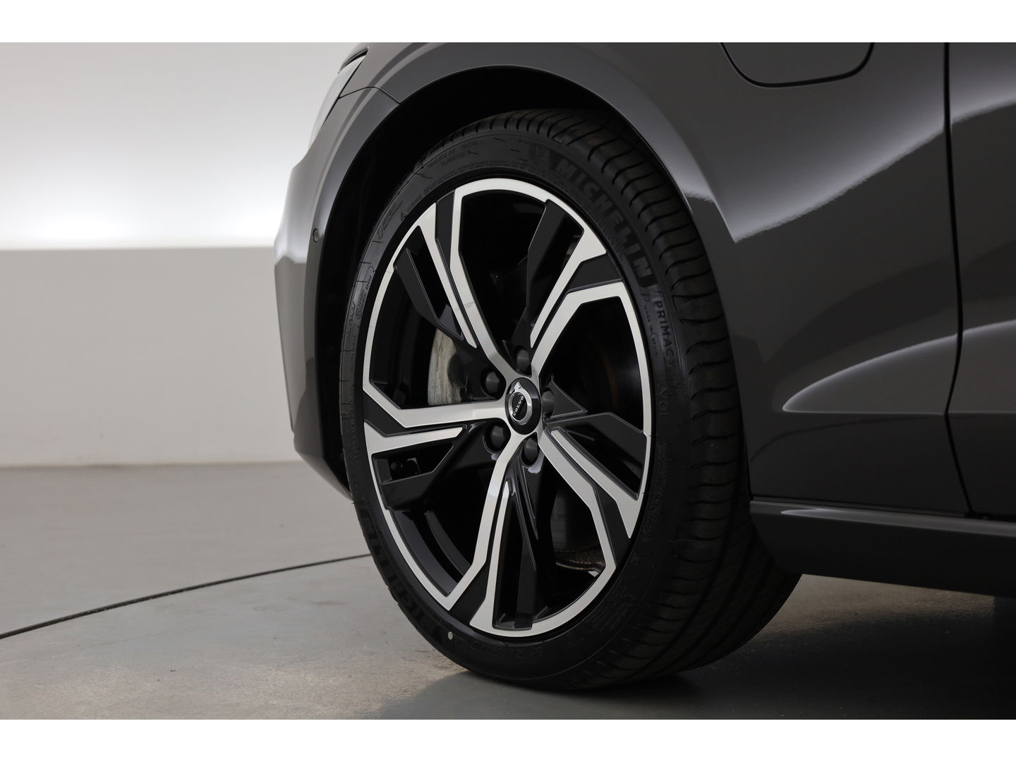 Volvo V60 2.0 T6 Plug-in hybrid AWD Ultra Dark | Pano-dak | Head-up | 360 camera | Leer | Stoel + stuurverw. | Gelamineerd glas |