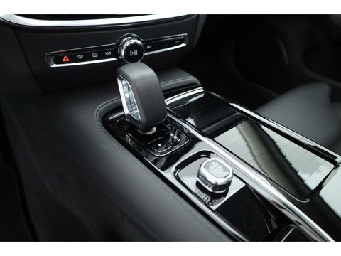 Volvo V60 2.0 T6 Plug-in hybrid AWD Ultra Dark | Pano-dak | Head-up | 360 camera | Leer | Stoel + stuurverw. | Gelamineerd glas |