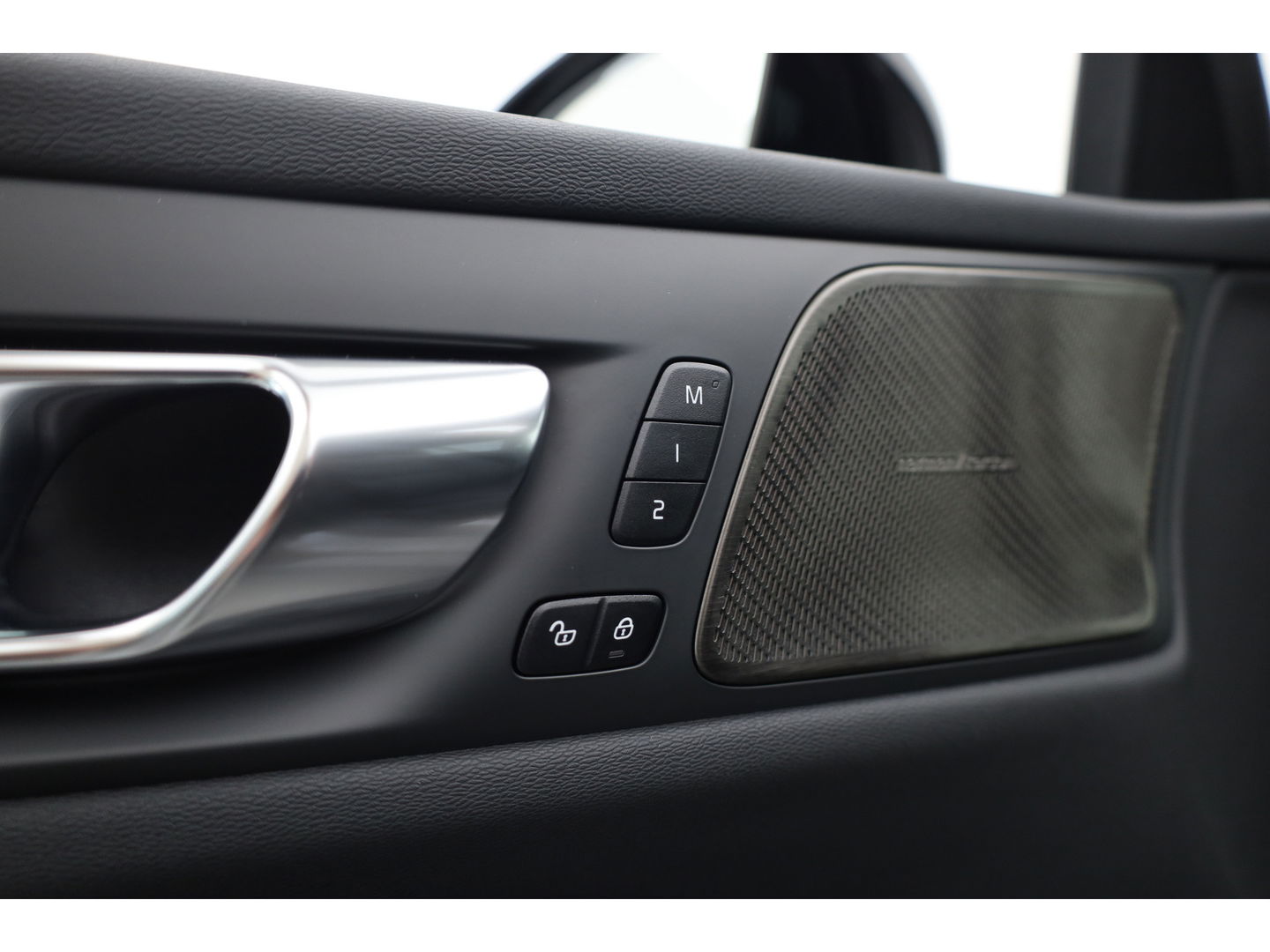 Volvo V60 2.0 T6 Plug-in hybrid AWD Ultra Dark | Pano-dak | Head-up | 360 camera | Leer | Stoel + stuurverw. | Gelamineerd glas |